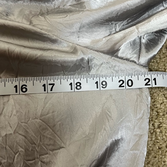 To the Max Silver Blouse - Picture 5 of 6